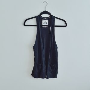 4/25$ 🌻 Garage vest